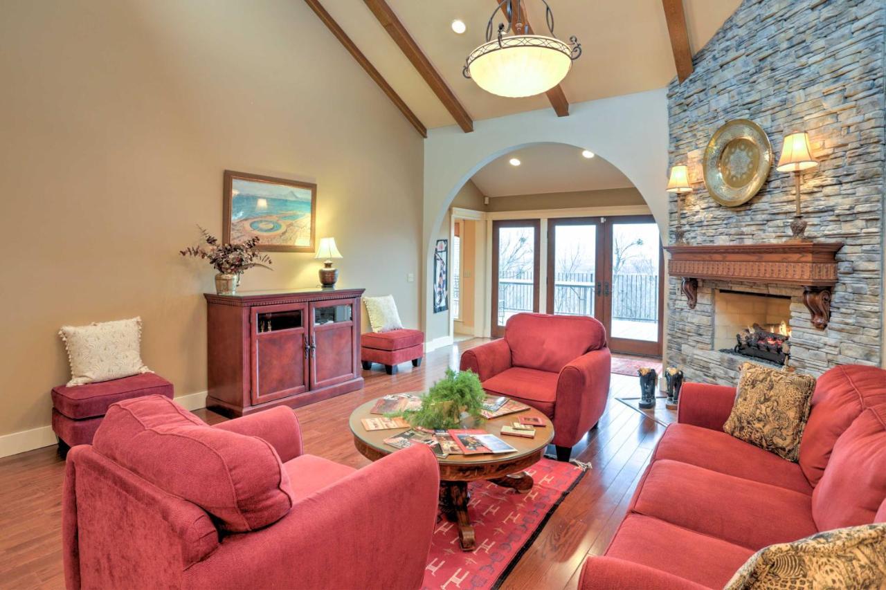 Beautiful Central Fayetteville Townhome With Views! Extérieur photo