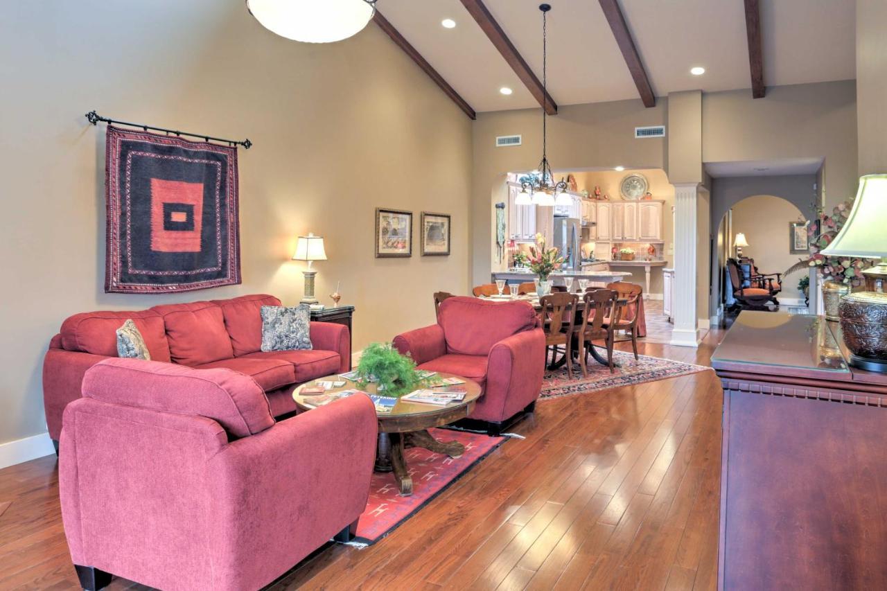 Beautiful Central Fayetteville Townhome With Views! Extérieur photo