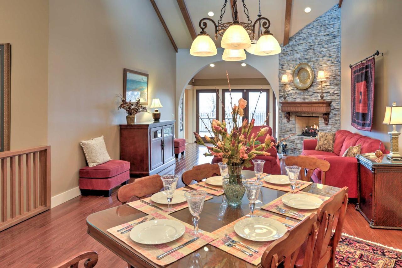 Beautiful Central Fayetteville Townhome With Views! Extérieur photo