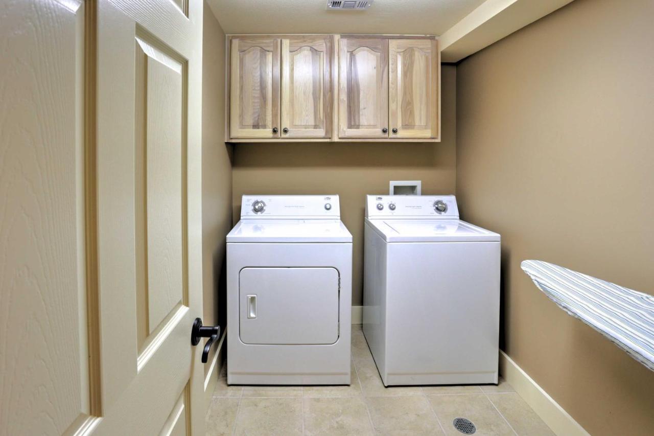 Beautiful Central Fayetteville Townhome With Views! Extérieur photo